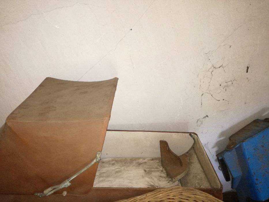 продавам кафяв плътен бебешки кош шезлонг (от бивша количка, ползвана)