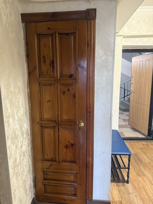 Продам двери  массив дерево