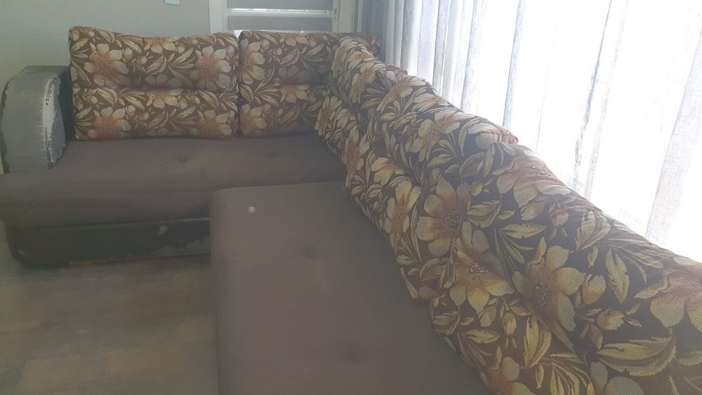 Продам угловой диван б/у