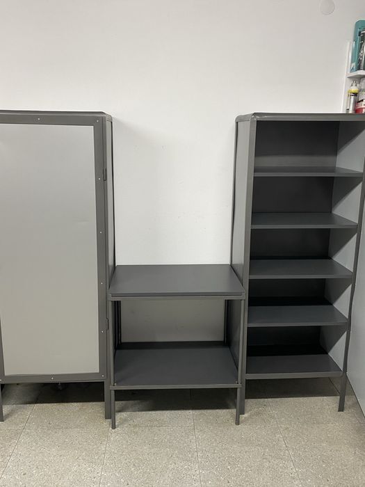 Метални шкафове с маса