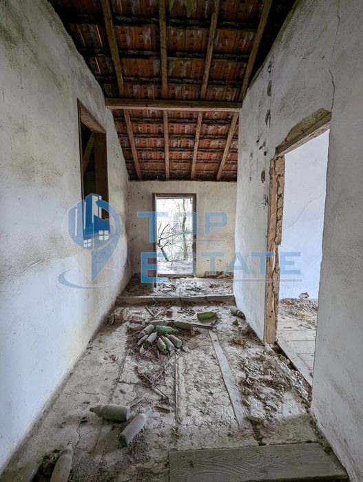 Двуетажна тухлена къща в село Миндя