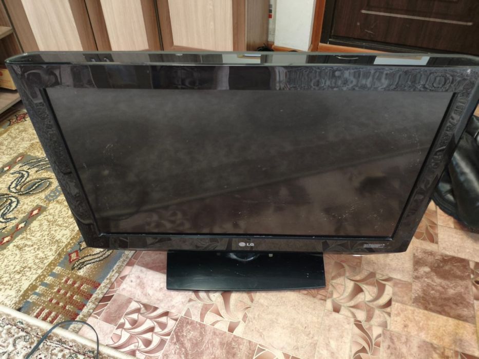 телевизор LG черная
