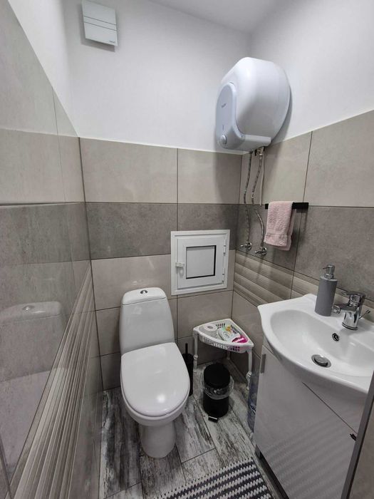 Луксозно обзаведен и отремонтиран апартамент .