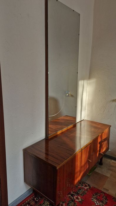 Отдам даром трюмо