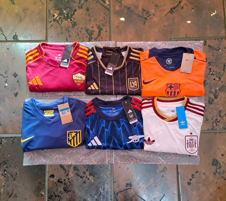 Tricouri de Fotbal