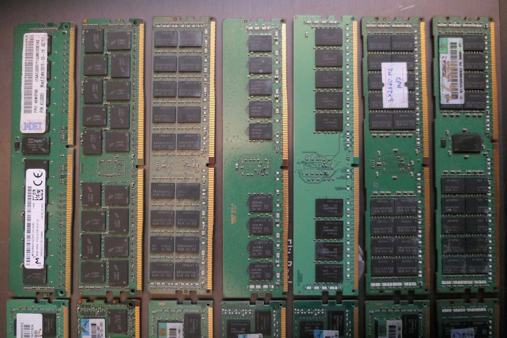 Memorie RAM 16GB Ddr3 M393B2G70QH0 MT36JSF2G72PZ-1G6E1 HMT42GR7MFR4C