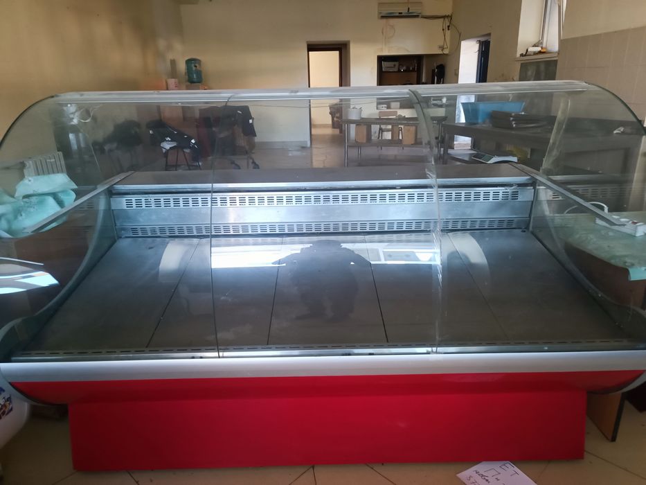 Продам ветринный холодильник