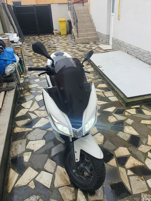 Vând Aprilia SXR 50
