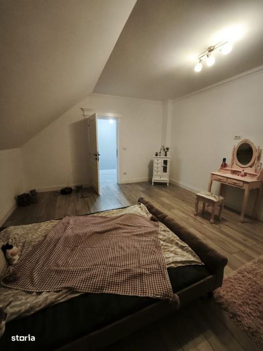 Casa cu 8 camere, 750 mp teren , Radauti
