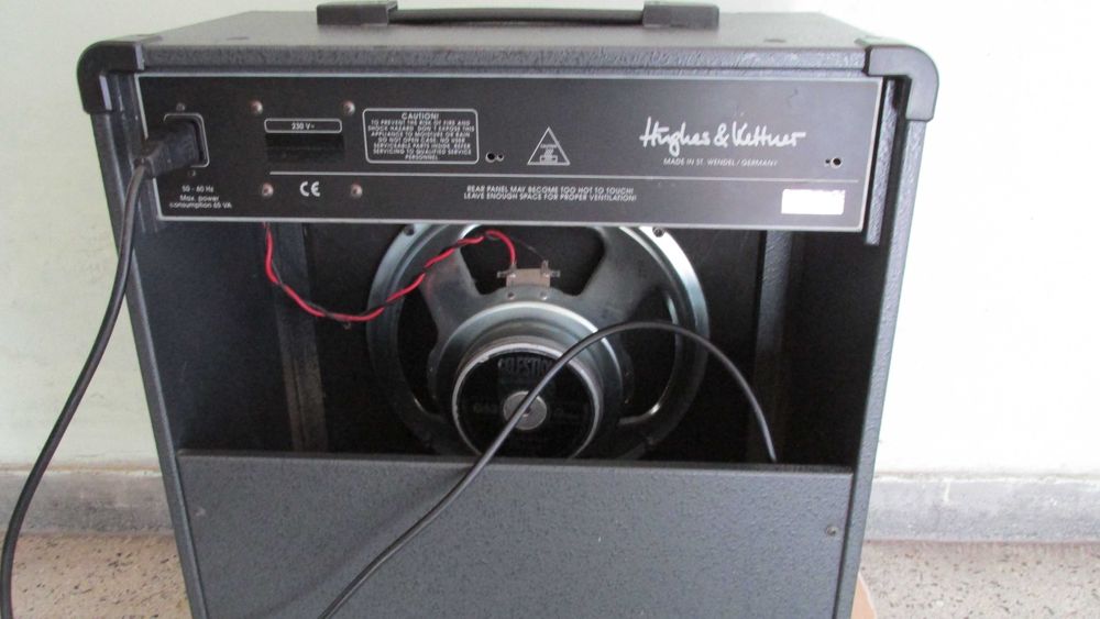 combо усилвател за китара Hughes & Kettner Attax 50