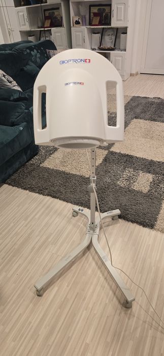 Lampă BIOPTRON profesională cu stativ + set filtre – stare impecabilă.