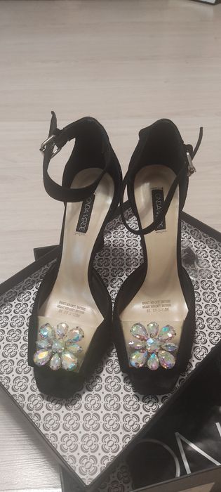 Продам босоножки