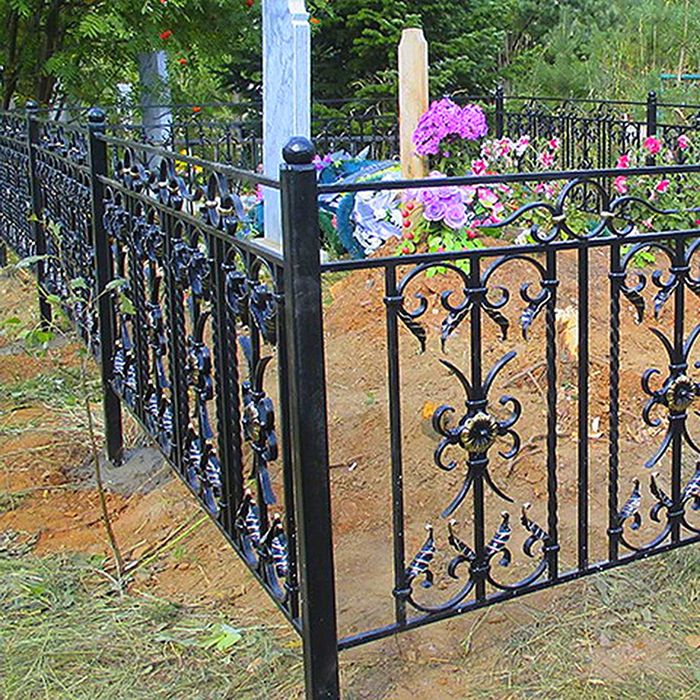 Оградки на кладбище