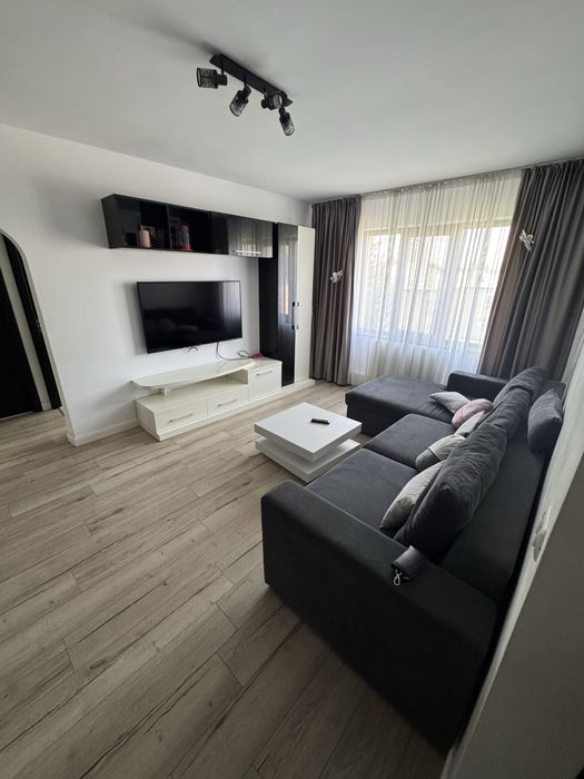 Inchiriez apartament cu 3 camere Alexandru Cel Bun