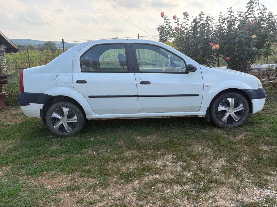 Vând Dacia Logan