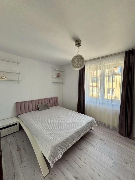 Inchiriez apartament modern cu 2 camere, locatie centrala, parcare inclusa — fotografia 3