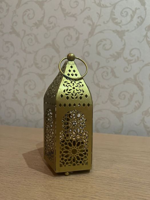 Металлический подсвечник