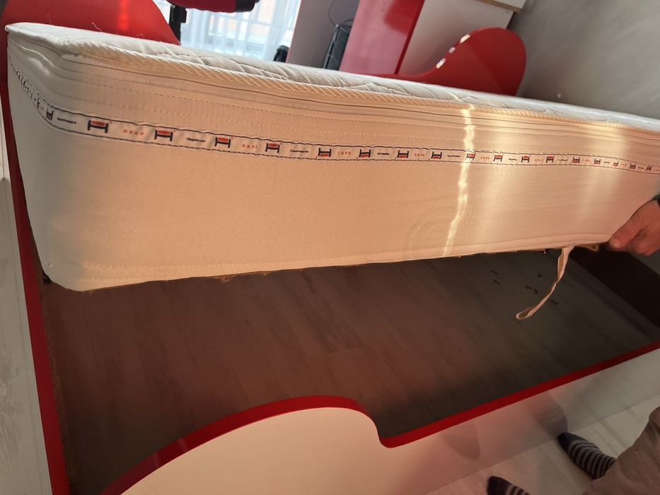 Легло с матрак и механизъм с място за багаж 120/190см.