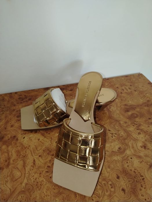 Papuci noi Bottega Veneta