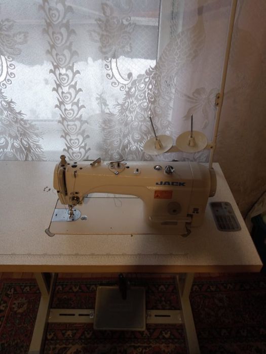 Промышленная швейная машинка