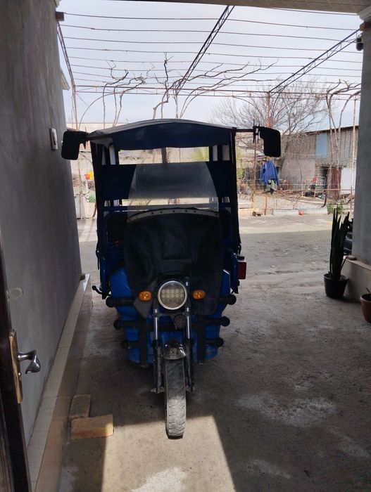 Uch gildirakli skuter