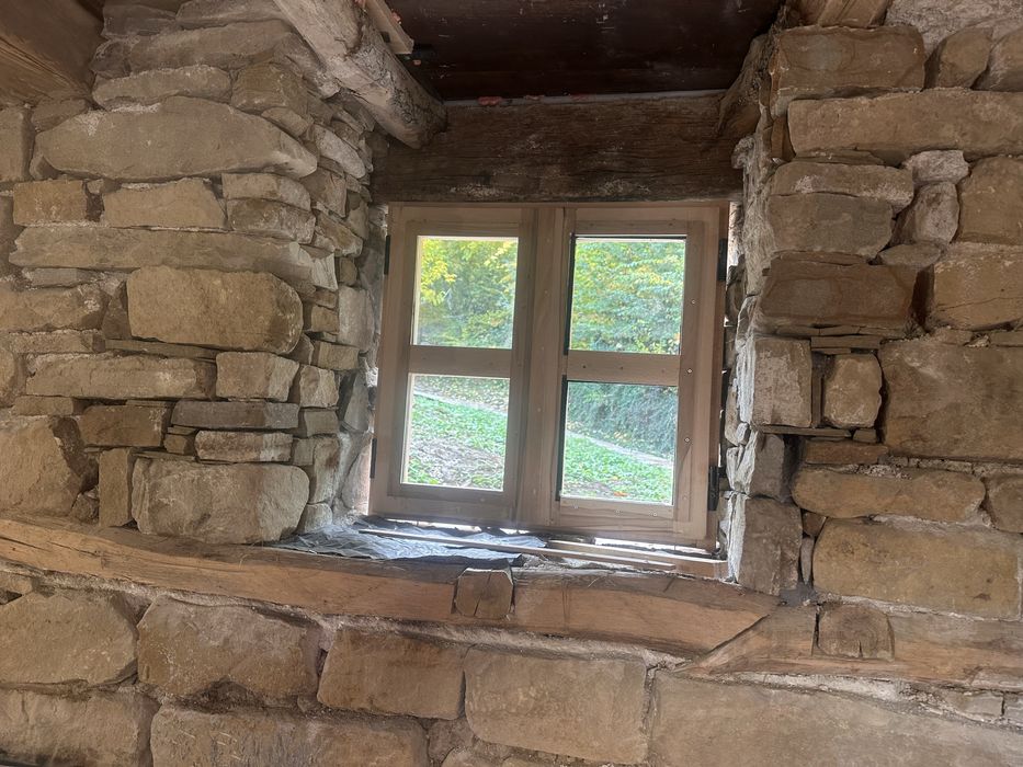 Продавам врата и два прозореца