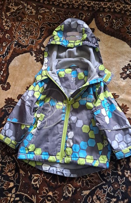 Продам детские осенние куртки