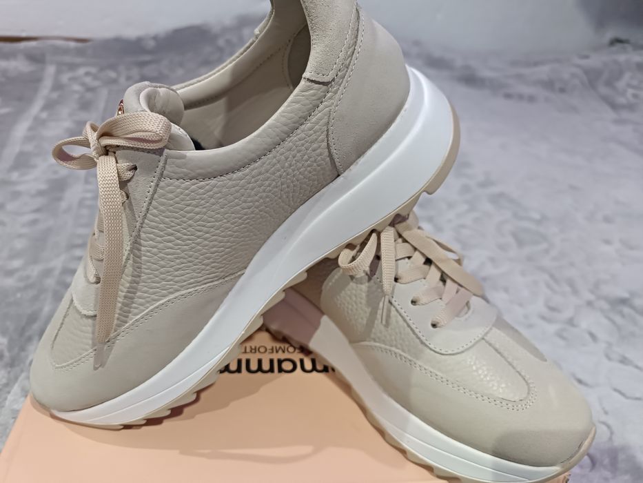 Дамски спортни обувки