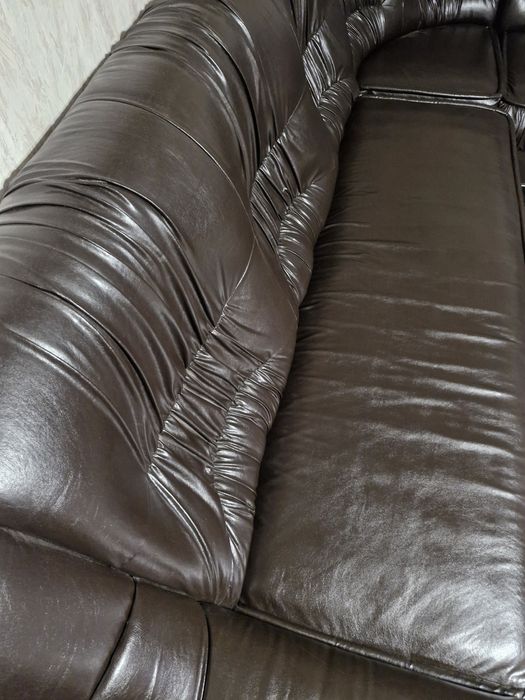 Кожен ъглов диван