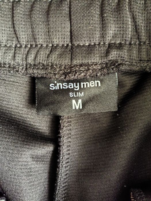 Две долници -  М