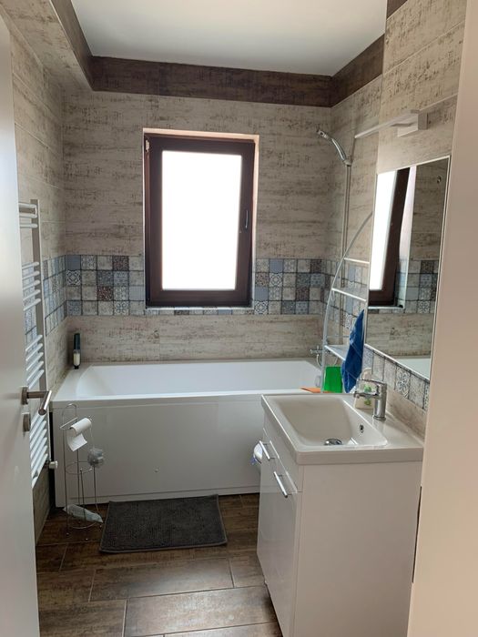 Proprietar inchiriez apartament 3 camere +loc parcare sanpetru brasov