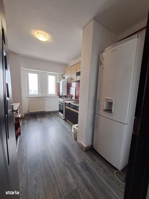 Vând apartament cu 5 camere,scara interioara,3 balcoane,ultracentral