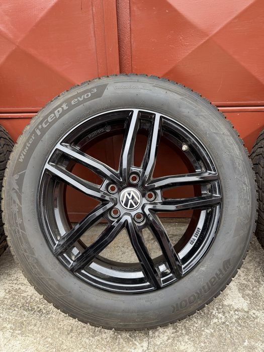 Jante Dezent TR black 17” cu anvelope iarna Hankook