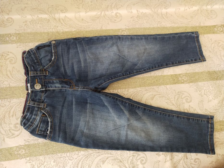 Продам детские джинсы