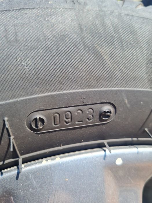 Vand jenti aliaj cu anvelope de vara opel