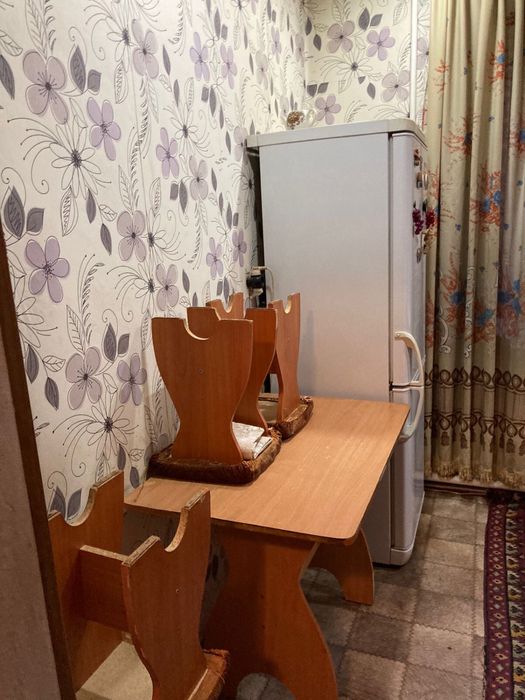 Продам стол и 4 стула