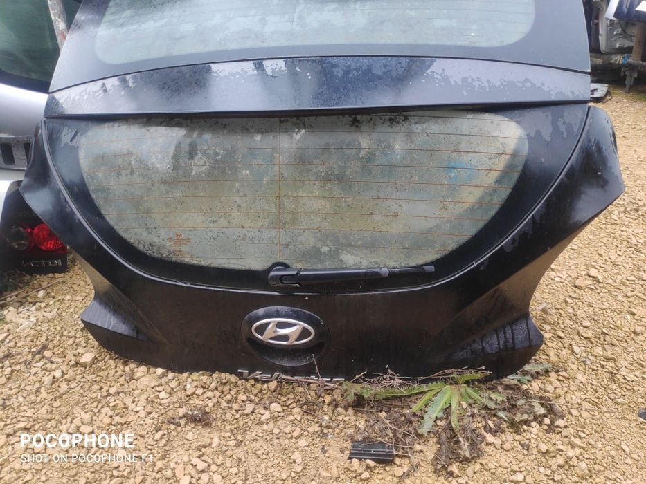 Врата багажник Hyundai Veloster / Хюндай Велостер 2014г