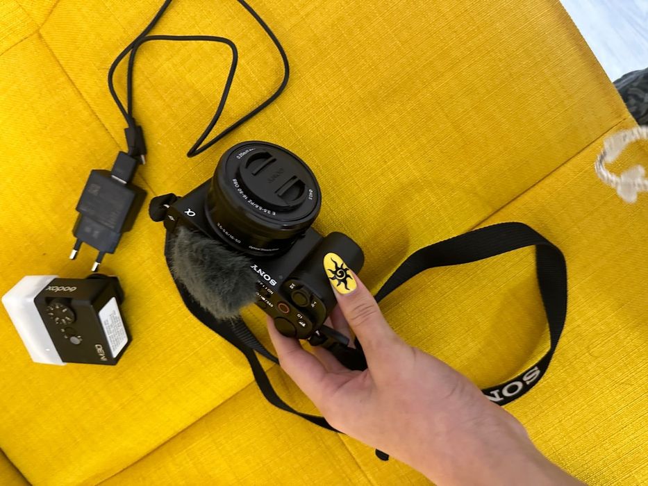 Продам фотоаппарат Sony ZV-E 10