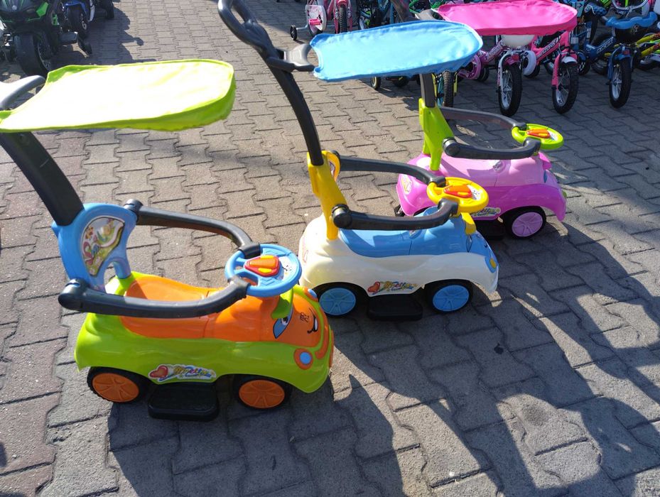 MONI Кола за бутане с дръжка SMILE