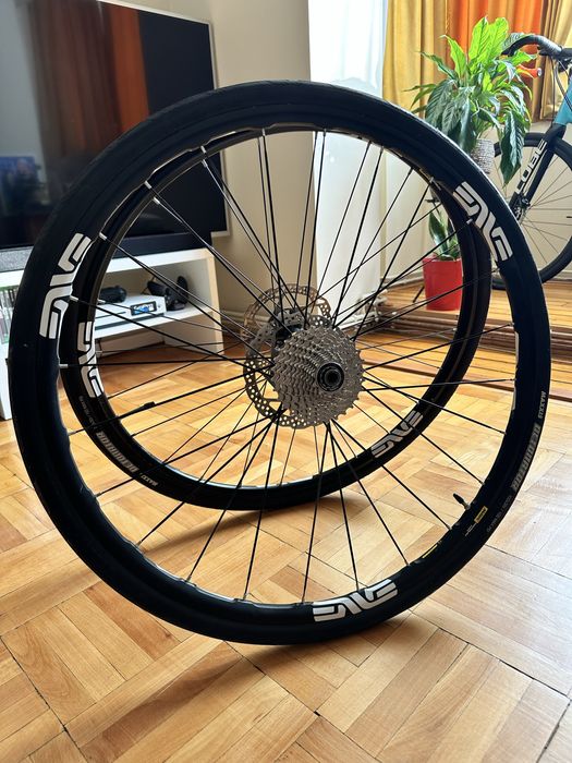 Set complet roti cursiera MAVIC cu anvelope MAXXIS 700x32c