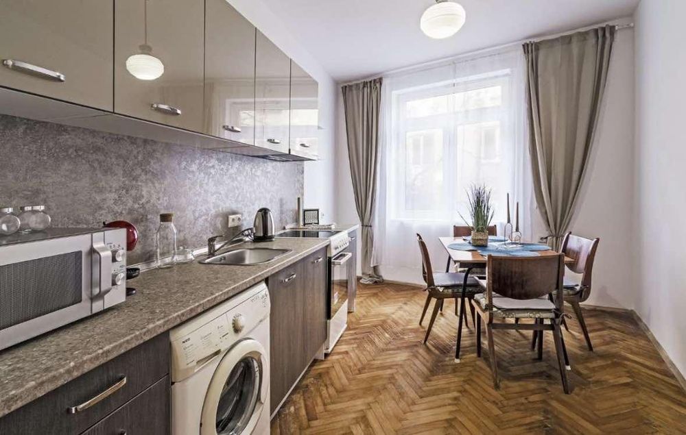 Дава се под наем Четиристаен апартамент в Варна, Център - 100 кв.м за 750 € - Снимка #1