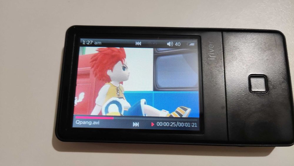 iRiver E100 - FLAC MP3 player, difuzoare, slot SD, video, inregistrare audio, radio FM