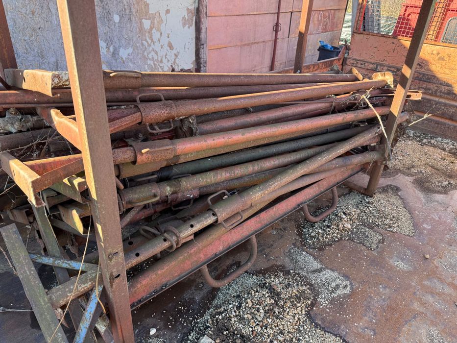 Popici metalici in T, lungi si scurti - Italia