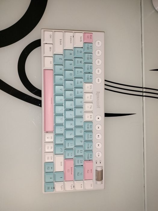 Tastatură mecanică Redragon K609 Low Profile – Wireless/Wired RGB
