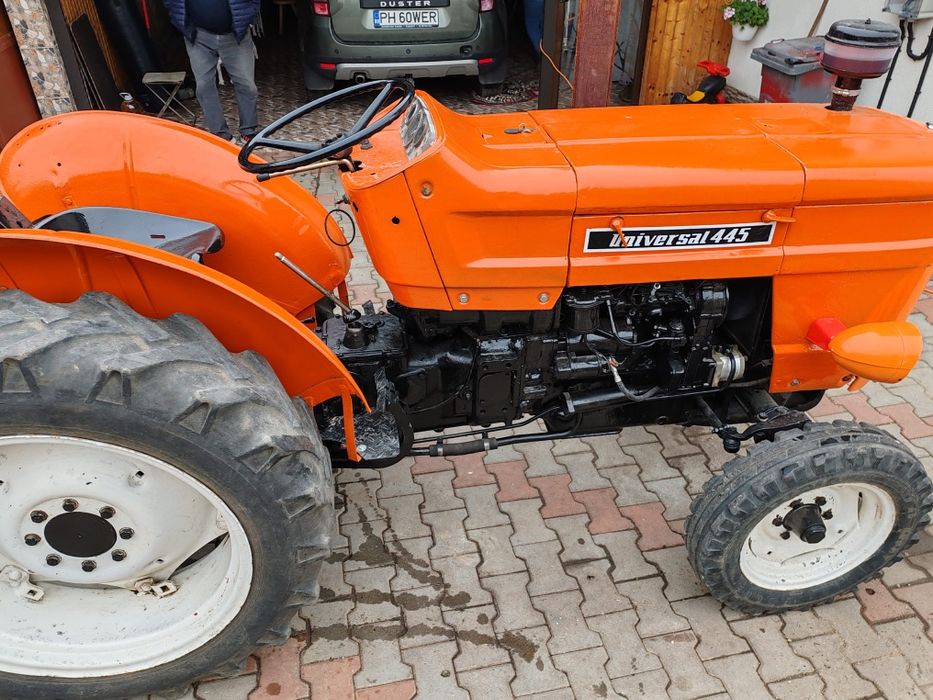 Vând tractor U445