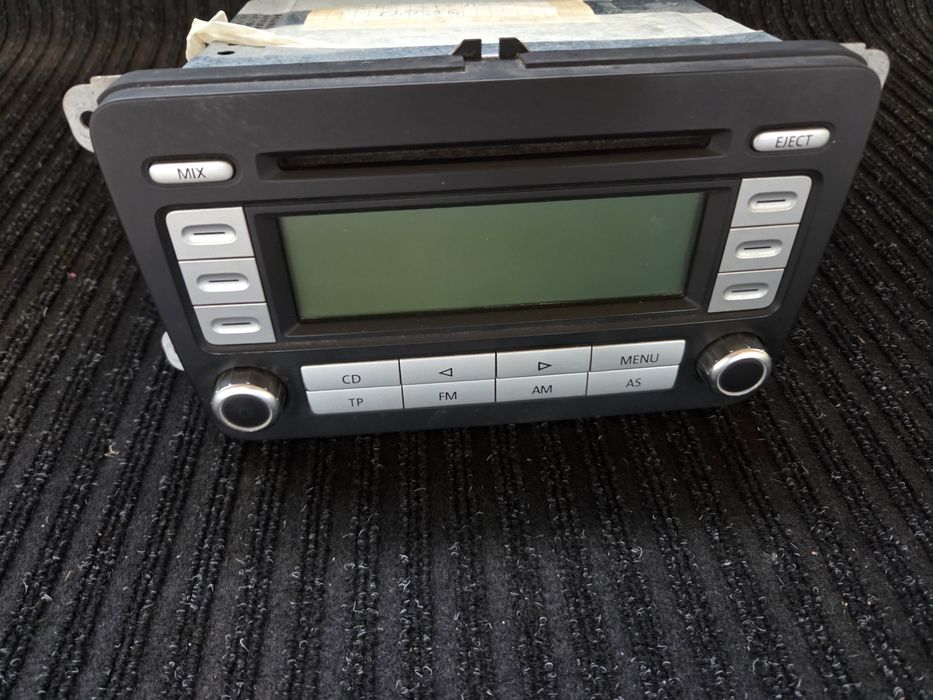 Оригинално радио/ CD  VW  Golf 5 / Passat B6 / Caddy  RCD 300