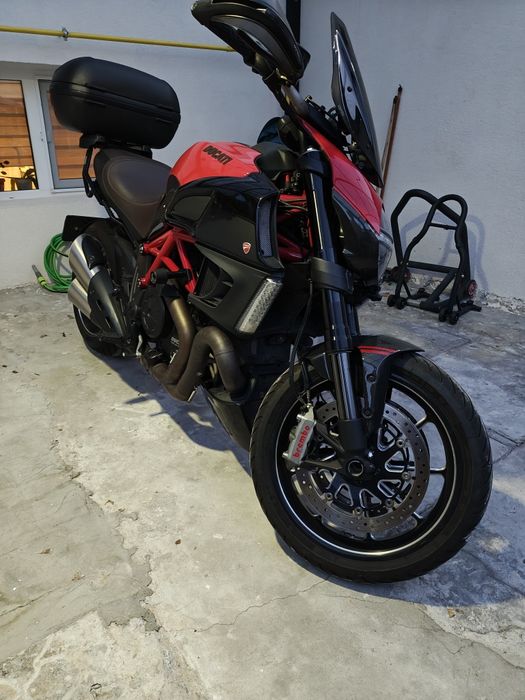 Ducati Diavel Carbon Red vand / schimb