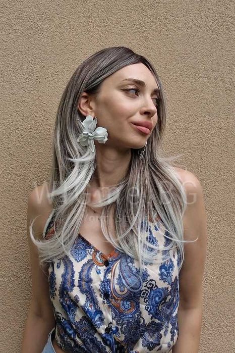 Дълга сребристо руса чуплива перука Силвър