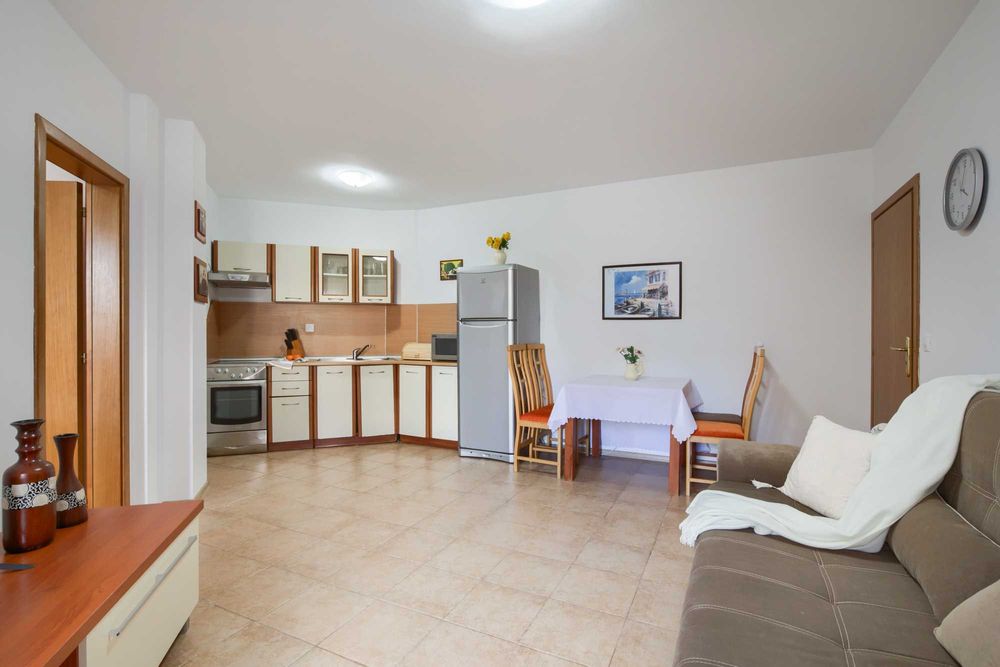 Дава се под наем Многостаен апартамент в к.к. Слънчев бряг - 122 кв.м за 384 € - Снимка #1