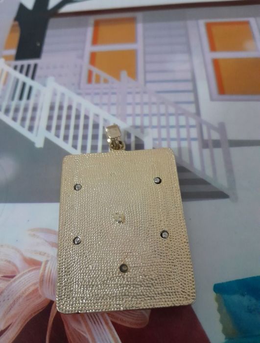 Vând pandativ din egipt placat cu aur și  pietre negre .  .